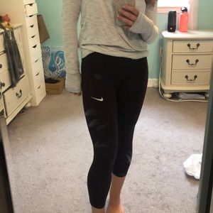 maroon nike cropped leggings